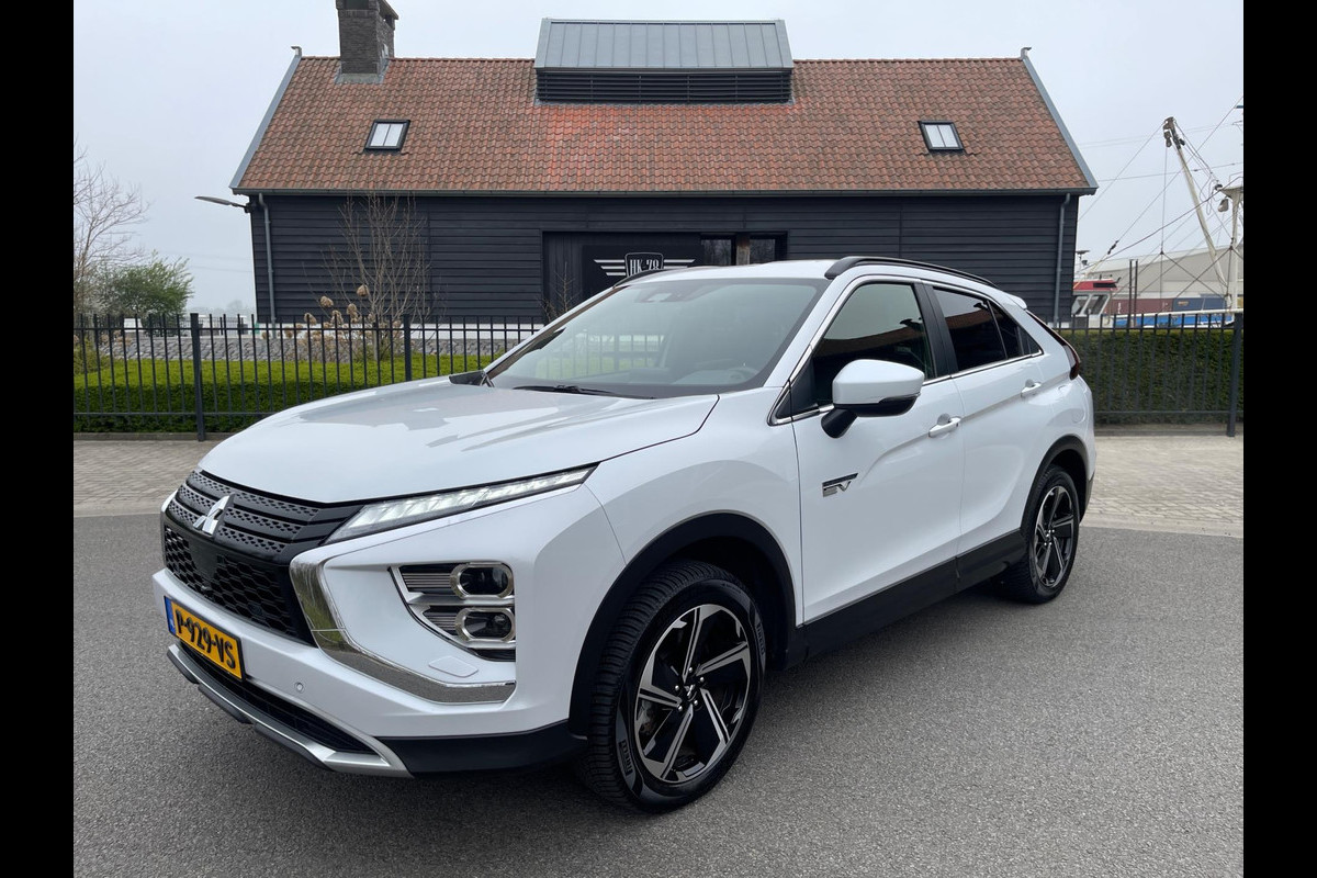 Mitsubishi Eclipse Cross 2.4 PHEV Plug-in Hybride Intense+ Navigatie Camera Trekhaak Mitsubishi Eclipse Cross 2.4 PHEV Plug-in Hybride Intense+ Navigatie Camera Trekhaak