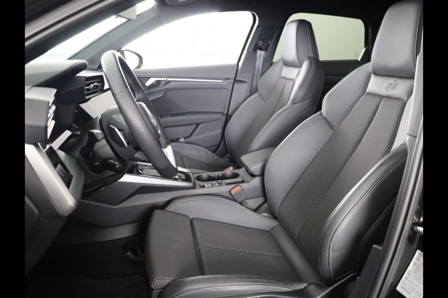 Audi A3 Sportback 35 TFSI S edition | Verlengde Garantie | Optiek zwart pakket | Parkeersensoren achterzijde | Afneembare trekhaak | Audi A3 Sportback 35 TFSI S edition | Verlengde Garantie | Optiek zwart pakket | Parkeersensoren achterzijde | Afneembare trekhaak |
