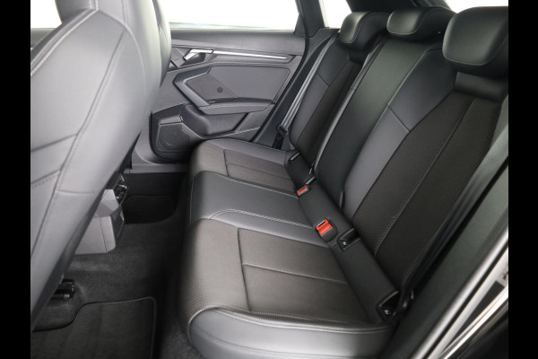 Audi A3 Sportback 35 TFSI S edition | Verlengde Garantie | Optiek zwart pakket | Parkeersensoren achterzijde | Afneembare trekhaak | Audi A3 Sportback 35 TFSI S edition | Verlengde Garantie | Optiek zwart pakket | Parkeersensoren achterzijde | Afneembare trekhaak |