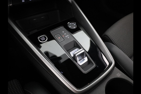 Audi A3 Sportback 35 TFSI S edition | Verlengde Garantie | Optiek zwart pakket | Parkeersensoren achterzijde | Afneembare trekhaak | Audi A3 Sportback 35 TFSI S edition | Verlengde Garantie | Optiek zwart pakket | Parkeersensoren achterzijde | Afneembare trekhaak |