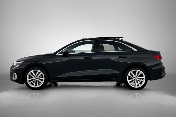 Audi A3 Limousine 30 TFSI Business edition (PANORAMADAK, ELEKT. WEGKLAPBARE TREKHAAK, SPORTSTOELEN, 1e EIGENAAR)