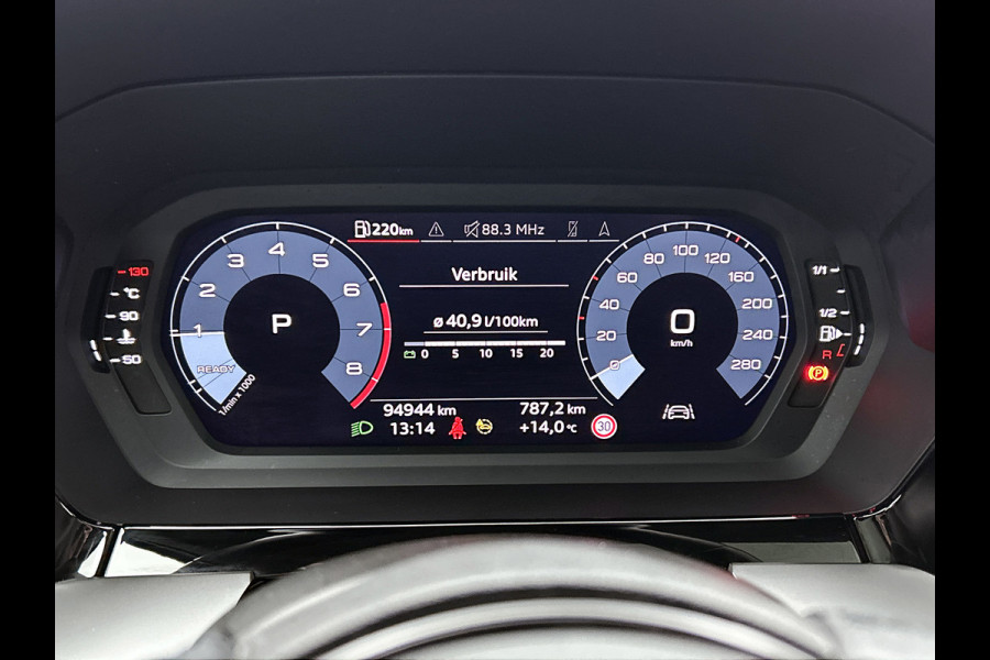 Audi A3 Limousine 30 TFSI Business edition (PANORAMADAK, ELEKT. WEGKLAPBARE TREKHAAK, SPORTSTOELEN, 1e EIGENAAR)