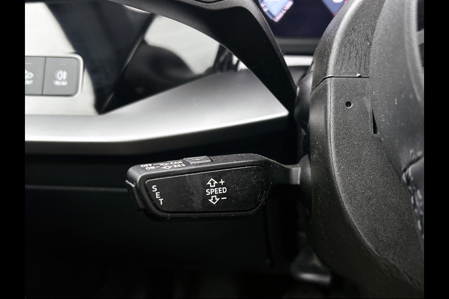 Audi A3 Limousine 30 TFSI Business edition (PANORAMADAK, ELEKT. WEGKLAPBARE TREKHAAK, SPORTSTOELEN, 1e EIGENAAR)