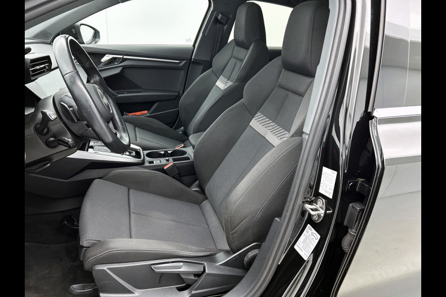 Audi A3 Limousine 30 TFSI Business edition (PANORAMADAK, ELEKT. WEGKLAPBARE TREKHAAK, SPORTSTOELEN, 1e EIGENAAR)