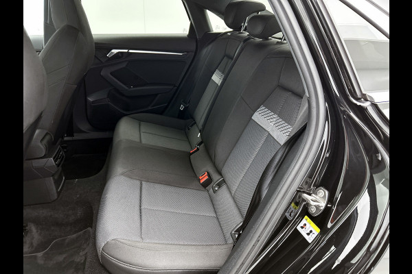 Audi A3 Limousine 30 TFSI Business edition (PANORAMADAK, ELEKT. WEGKLAPBARE TREKHAAK, SPORTSTOELEN, 1e EIGENAAR)