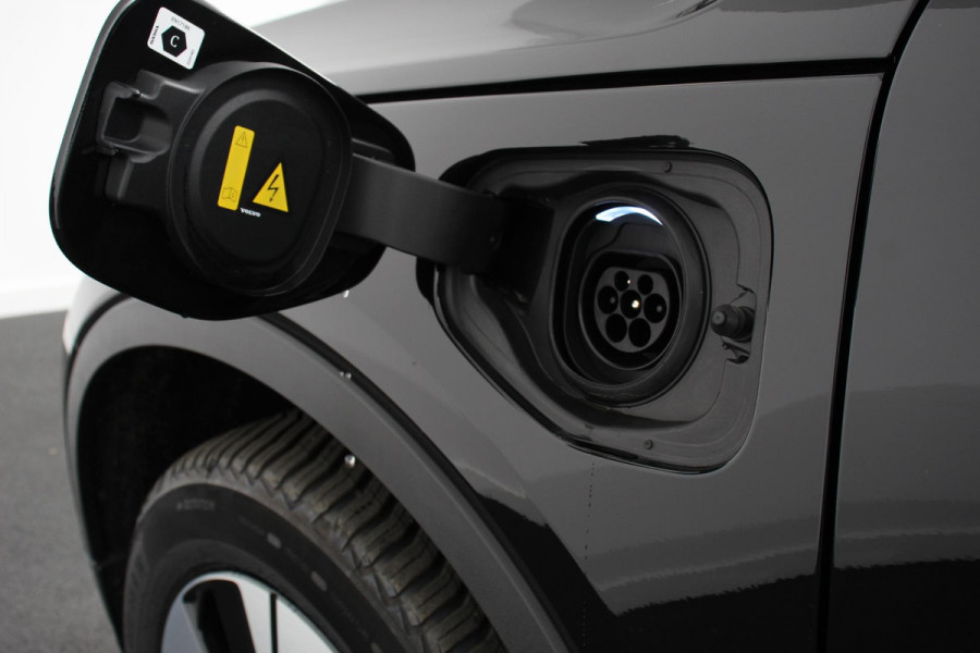 Volvo XC40 1.5 T5 Plug-in hybrid Plus Dark Navigatie Climate Control Adaptive Cruise Control  18"LMV Parkeer sensoren Dab Led