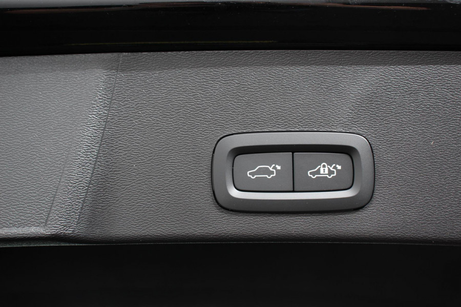 Volvo XC40 1.5 T5 Plug-in hybrid Plus Dark Navigatie Climate Control Adaptive Cruise Control  18"LMV Parkeer sensoren Dab Led