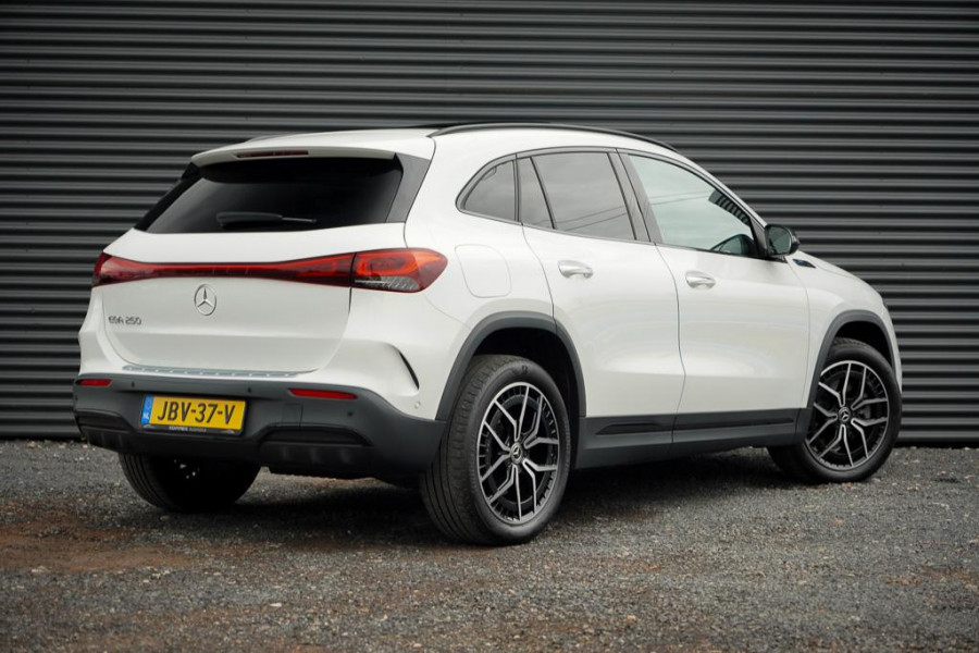 Mercedes-Benz EQA 250+ AMG Line 71 kWh / Pano / Adaptive Cruise / Stoelverwarming Mercedes-Benz EQA 250+ AMG Line 71 kWh / Pano / Adaptive Cruise / Stoelverwarming