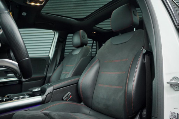Mercedes-Benz EQA 250+ AMG Line 71 kWh / Pano / Adaptive Cruise / Stoelverwarming Mercedes-Benz EQA 250+ AMG Line 71 kWh / Pano / Adaptive Cruise / Stoelverwarming