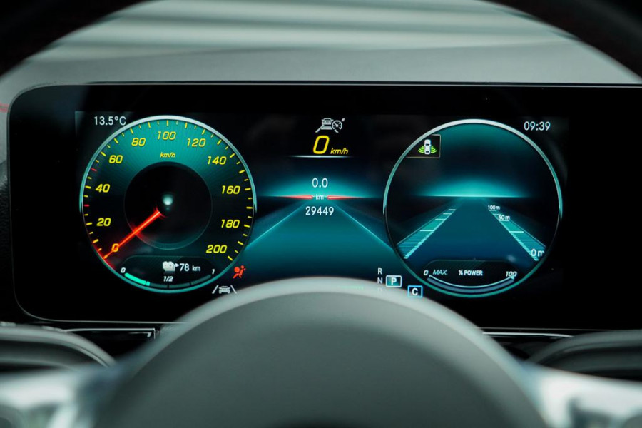 Mercedes-Benz EQA 250+ AMG Line 71 kWh / Pano / Adaptive Cruise / Stoelverwarming Mercedes-Benz EQA 250+ AMG Line 71 kWh / Pano / Adaptive Cruise / Stoelverwarming