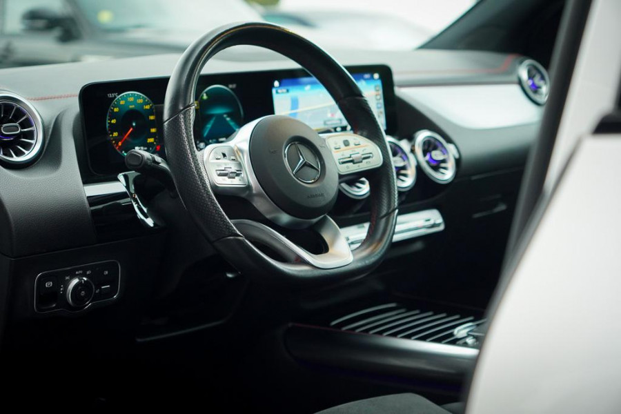 Mercedes-Benz EQA 250+ AMG Line 71 kWh / Pano / Adaptive Cruise / Stoelverwarming Mercedes-Benz EQA 250+ AMG Line 71 kWh / Pano / Adaptive Cruise / Stoelverwarming