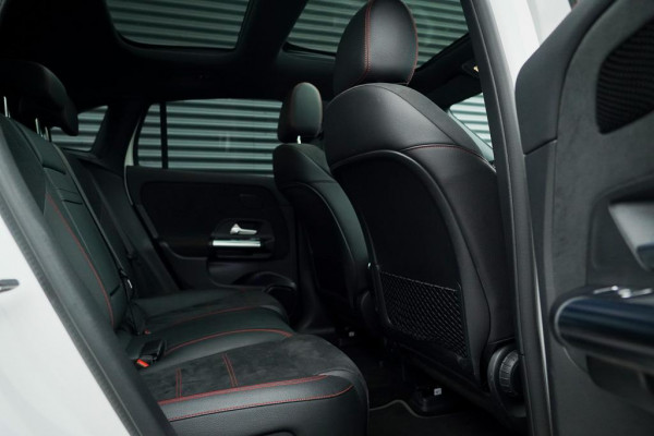 Mercedes-Benz EQA 250+ AMG Line 71 kWh / Pano / Adaptive Cruise / Stoelverwarming Mercedes-Benz EQA 250+ AMG Line 71 kWh / Pano / Adaptive Cruise / Stoelverwarming