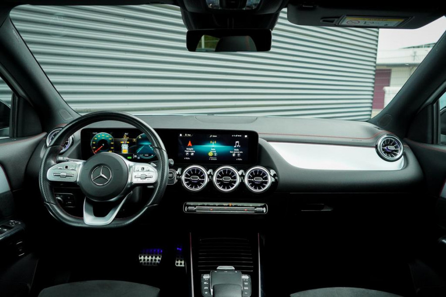 Mercedes-Benz EQA 250+ AMG Line 71 kWh / Pano / Adaptive Cruise / Stoelverwarming Mercedes-Benz EQA 250+ AMG Line 71 kWh / Pano / Adaptive Cruise / Stoelverwarming