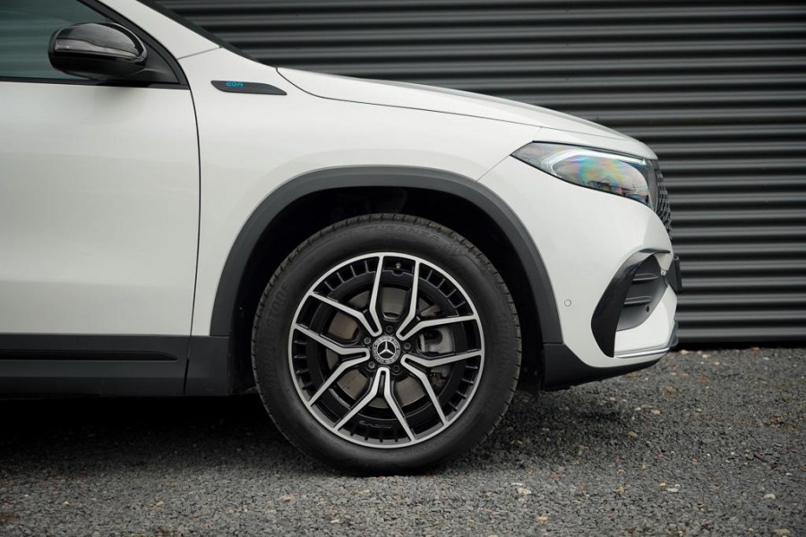 Mercedes-Benz EQA 250+ AMG Line 71 kWh / Pano / Adaptive Cruise / Stoelverwarming Mercedes-Benz EQA 250+ AMG Line 71 kWh / Pano / Adaptive Cruise / Stoelverwarming