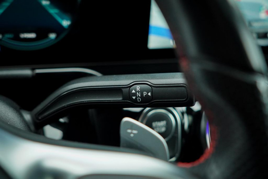 Mercedes-Benz EQA 250+ AMG Line 71 kWh / Pano / Adaptive Cruise / Stoelverwarming Mercedes-Benz EQA 250+ AMG Line 71 kWh / Pano / Adaptive Cruise / Stoelverwarming