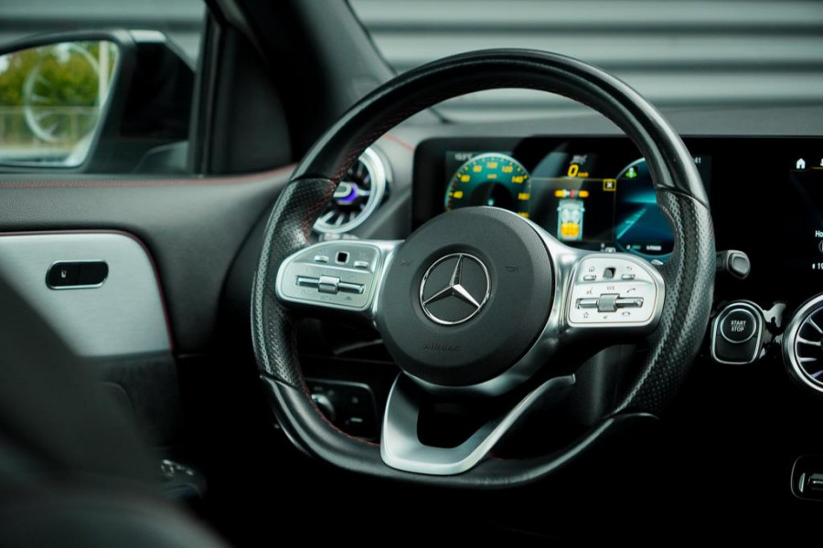 Mercedes-Benz EQA 250+ AMG Line 71 kWh / Pano / Adaptive Cruise / Stoelverwarming Mercedes-Benz EQA 250+ AMG Line 71 kWh / Pano / Adaptive Cruise / Stoelverwarming
