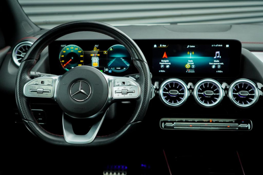 Mercedes-Benz EQA 250+ AMG Line 71 kWh / Pano / Adaptive Cruise / Stoelverwarming Mercedes-Benz EQA 250+ AMG Line 71 kWh / Pano / Adaptive Cruise / Stoelverwarming