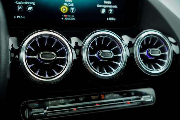 Mercedes-Benz EQA 250+ AMG Line 71 kWh / Pano / Adaptive Cruise / Stoelverwarming Mercedes-Benz EQA 250+ AMG Line 71 kWh / Pano / Adaptive Cruise / Stoelverwarming