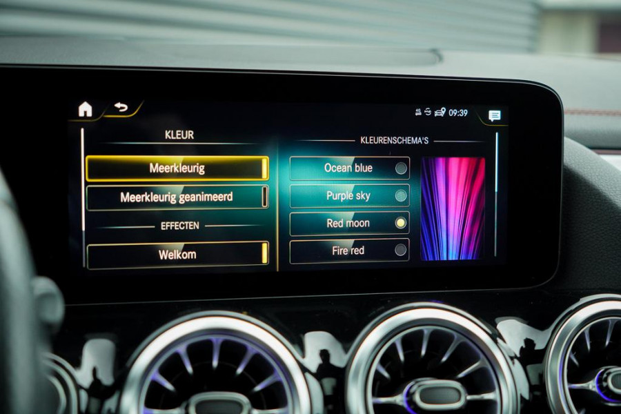 Mercedes-Benz EQA 250+ AMG Line 71 kWh / Pano / Adaptive Cruise / Stoelverwarming Mercedes-Benz EQA 250+ AMG Line 71 kWh / Pano / Adaptive Cruise / Stoelverwarming