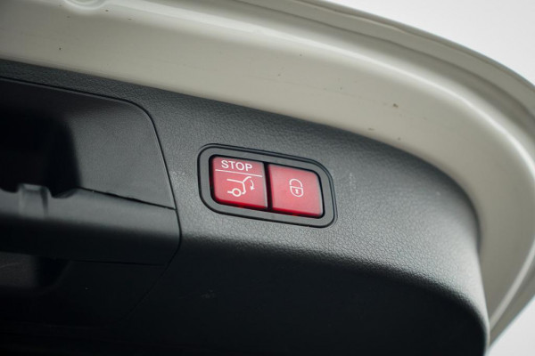 Mercedes-Benz EQA 250+ AMG Line 71 kWh / Pano / Adaptive Cruise / Stoelverwarming Mercedes-Benz EQA 250+ AMG Line 71 kWh / Pano / Adaptive Cruise / Stoelverwarming