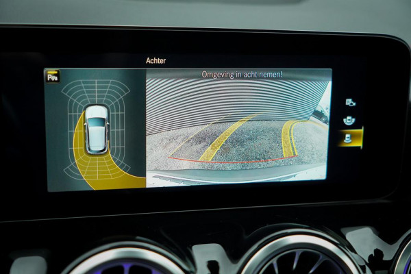 Mercedes-Benz EQA 250+ AMG Line 71 kWh / Pano / Adaptive Cruise / Stoelverwarming Mercedes-Benz EQA 250+ AMG Line 71 kWh / Pano / Adaptive Cruise / Stoelverwarming