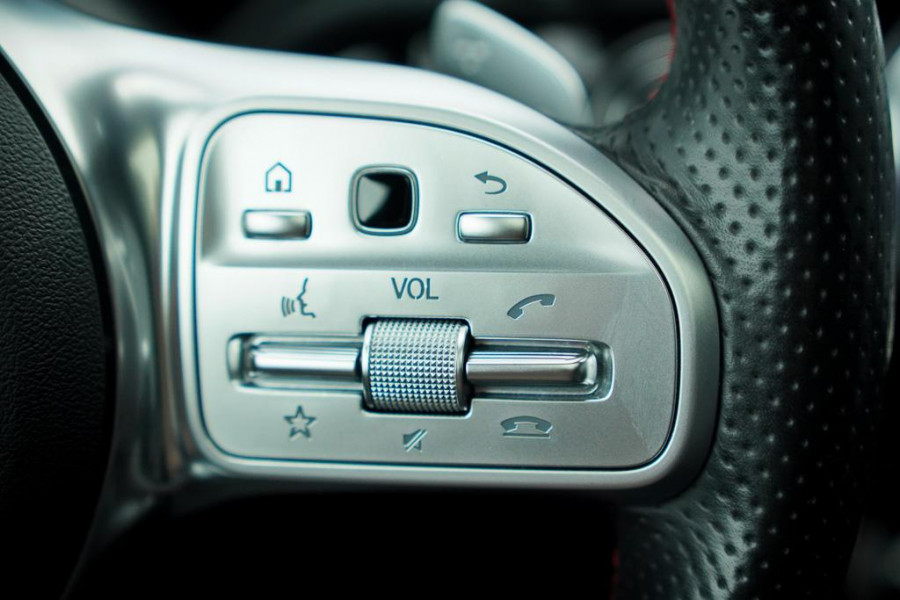 Mercedes-Benz EQA 250+ AMG Line 71 kWh / Pano / Adaptive Cruise / Stoelverwarming Mercedes-Benz EQA 250+ AMG Line 71 kWh / Pano / Adaptive Cruise / Stoelverwarming