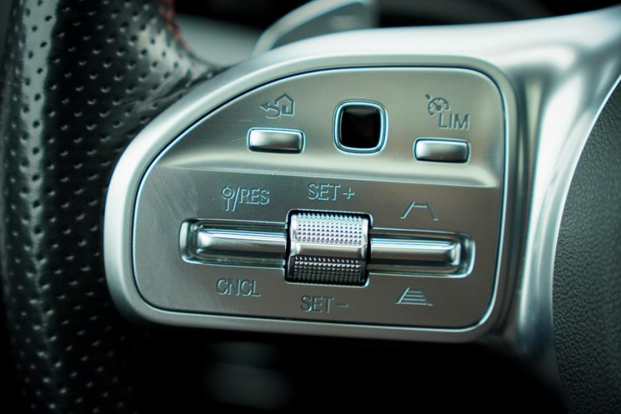 Mercedes-Benz EQA 250+ AMG Line 71 kWh / Pano / Adaptive Cruise / Stoelverwarming Mercedes-Benz EQA 250+ AMG Line 71 kWh / Pano / Adaptive Cruise / Stoelverwarming