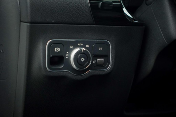 Mercedes-Benz EQA 250+ AMG Line 71 kWh / Pano / Adaptive Cruise / Stoelverwarming Mercedes-Benz EQA 250+ AMG Line 71 kWh / Pano / Adaptive Cruise / Stoelverwarming