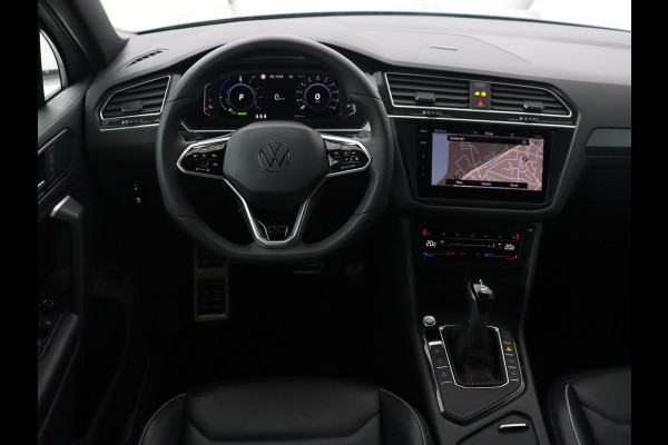 Volkswagen Tiguan 1.4 TSI eHybrid R-Line | Panoramadak | Leder | Trekhaak | 360 Camera | Sfeerverlichting | Adaptive cruise | 20'' | Carplay | Adaptief onderstel | Matrix LED | Park Assist | PHEV | Plug In Volkswagen Tiguan 1.4 TSI eHybrid R-Line | Panoramadak | Leder | Trekhaak | 360 Camera | Sfeerverlichting | Adaptive cruise | 20'' | Carplay | Adaptief onderstel | Matrix LED | Park Assist | PHEV | Plug In