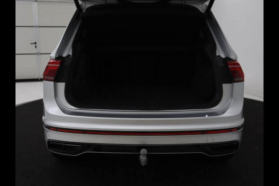 Volkswagen Tiguan 1.4 TSI eHybrid R-Line | Panoramadak | Leder | Trekhaak | 360 Camera | Sfeerverlichting | Adaptive cruise | 20'' | Carplay | Adaptief onderstel | Matrix LED | Park Assist | PHEV | Plug In Volkswagen Tiguan 1.4 TSI eHybrid R-Line | Panoramadak | Leder | Trekhaak | 360 Camera | Sfeerverlichting | Adaptive cruise | 20'' | Carplay | Adaptief onderstel | Matrix LED | Park Assist | PHEV | Plug In