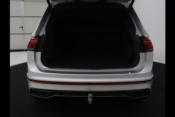 Volkswagen Tiguan 1.4 TSI eHybrid R-Line | Panoramadak | Leder | Trekhaak | 360 Camera | Sfeerverlichting | Adaptive cruise | 20'' | Carplay | Adaptief onderstel | Matrix LED | Park Assist | PHEV | Plug In Volkswagen Tiguan 1.4 TSI eHybrid R-Line | Panoramadak | Leder | Trekhaak | 360 Camera | Sfeerverlichting | Adaptive cruise | 20'' | Carplay | Adaptief onderstel | Matrix LED | Park Assist | PHEV | Plug In