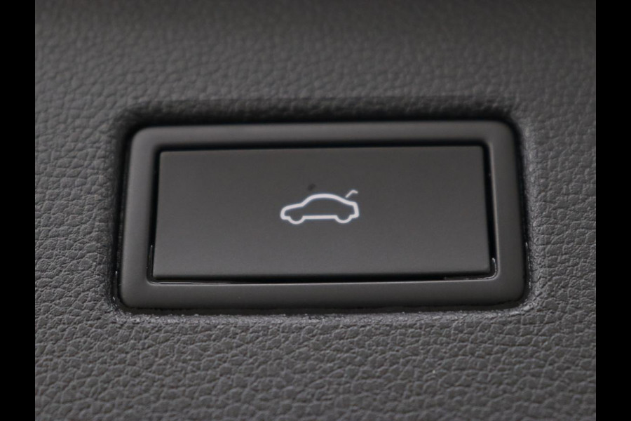 Volkswagen Tiguan 1.4 TSI eHybrid R-Line | Panoramadak | Leder | Trekhaak | 360 Camera | Sfeerverlichting | Adaptive cruise | 20'' | Carplay | Adaptief onderstel | Matrix LED | Park Assist | PHEV | Plug In Volkswagen Tiguan 1.4 TSI eHybrid R-Line | Panoramadak | Leder | Trekhaak | 360 Camera | Sfeerverlichting | Adaptive cruise | 20'' | Carplay | Adaptief onderstel | Matrix LED | Park Assist | PHEV | Plug In