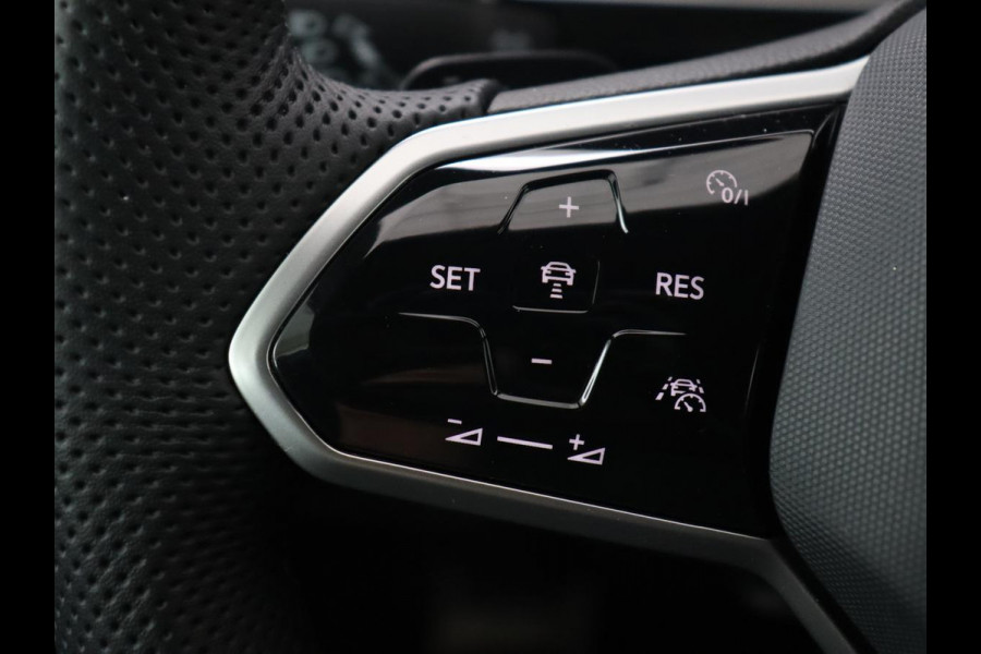 Volkswagen Tiguan 1.4 TSI eHybrid R-Line | Panoramadak | Leder | Trekhaak | 360 Camera | Sfeerverlichting | Adaptive cruise | 20'' | Carplay | Adaptief onderstel | Matrix LED | Park Assist | PHEV | Plug In Volkswagen Tiguan 1.4 TSI eHybrid R-Line | Panoramadak | Leder | Trekhaak | 360 Camera | Sfeerverlichting | Adaptive cruise | 20'' | Carplay | Adaptief onderstel | Matrix LED | Park Assist | PHEV | Plug In