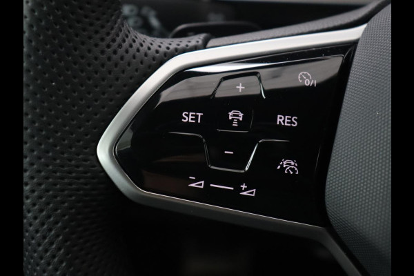 Volkswagen Tiguan 1.4 TSI eHybrid R-Line | Panoramadak | Leder | Trekhaak | 360 Camera | Sfeerverlichting | Adaptive cruise | 20'' | Carplay | Adaptief onderstel | Matrix LED | Park Assist | PHEV | Plug In Volkswagen Tiguan 1.4 TSI eHybrid R-Line | Panoramadak | Leder | Trekhaak | 360 Camera | Sfeerverlichting | Adaptive cruise | 20'' | Carplay | Adaptief onderstel | Matrix LED | Park Assist | PHEV | Plug In