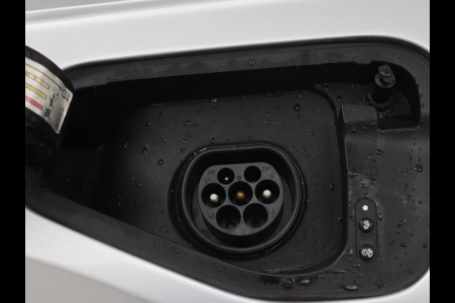 Volkswagen Tiguan 1.4 TSI eHybrid R-Line | Panoramadak | Leder | Trekhaak | 360 Camera | Sfeerverlichting | Adaptive cruise | 20'' | Carplay | Adaptief onderstel | Matrix LED | Park Assist | PHEV | Plug In Volkswagen Tiguan 1.4 TSI eHybrid R-Line | Panoramadak | Leder | Trekhaak | 360 Camera | Sfeerverlichting | Adaptive cruise | 20'' | Carplay | Adaptief onderstel | Matrix LED | Park Assist | PHEV | Plug In