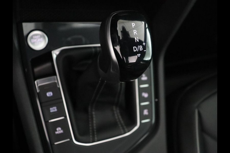 Volkswagen Tiguan 1.4 TSI eHybrid R-Line | Panoramadak | Leder | Trekhaak | 360 Camera | Sfeerverlichting | Adaptive cruise | 20'' | Carplay | Adaptief onderstel | Matrix LED | Park Assist | PHEV | Plug In Volkswagen Tiguan 1.4 TSI eHybrid R-Line | Panoramadak | Leder | Trekhaak | 360 Camera | Sfeerverlichting | Adaptive cruise | 20'' | Carplay | Adaptief onderstel | Matrix LED | Park Assist | PHEV | Plug In