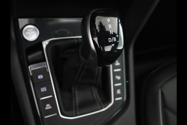 Volkswagen Tiguan 1.4 TSI eHybrid R-Line | Panoramadak | Leder | Trekhaak | 360 Camera | Sfeerverlichting | Adaptive cruise | 20'' | Carplay | Adaptief onderstel | Matrix LED | Park Assist | PHEV | Plug In Volkswagen Tiguan 1.4 TSI eHybrid R-Line | Panoramadak | Leder | Trekhaak | 360 Camera | Sfeerverlichting | Adaptive cruise | 20'' | Carplay | Adaptief onderstel | Matrix LED | Park Assist | PHEV | Plug In