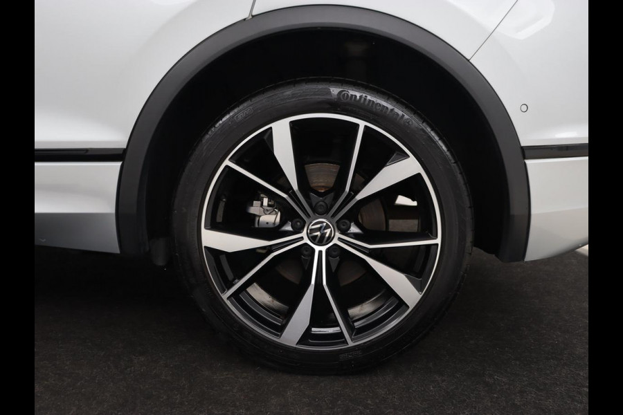 Volkswagen Tiguan 1.4 TSI eHybrid R-Line | Panoramadak | Leder | Trekhaak | 360 Camera | Sfeerverlichting | Adaptive cruise | 20'' | Carplay | Adaptief onderstel | Matrix LED | Park Assist | PHEV | Plug In Volkswagen Tiguan 1.4 TSI eHybrid R-Line | Panoramadak | Leder | Trekhaak | 360 Camera | Sfeerverlichting | Adaptive cruise | 20'' | Carplay | Adaptief onderstel | Matrix LED | Park Assist | PHEV | Plug In