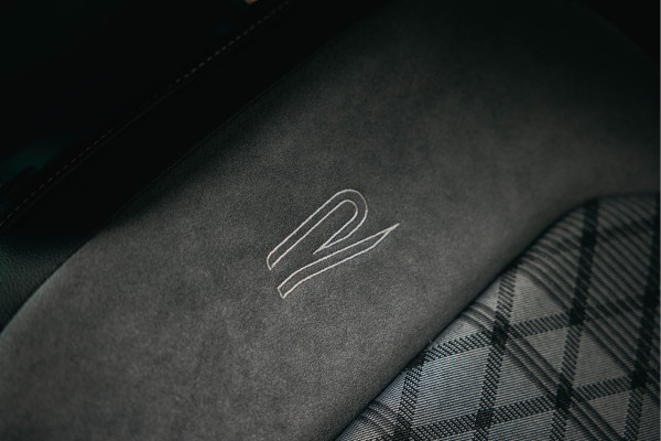 Volkswagen Tiguan 1.5 TSI R-Line Business+ | R-Line | Cruise Control | DSG | Trekhaak | Volkswagen Tiguan 1.5 TSI R-Line Business+ | R-Line | Cruise Control | DSG | Trekhaak |