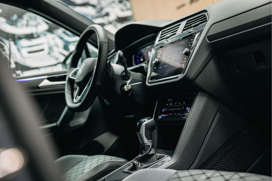Volkswagen Tiguan 1.5 TSI R-Line Business+ | R-Line | Cruise Control | DSG | Trekhaak | Volkswagen Tiguan 1.5 TSI R-Line Business+ | R-Line | Cruise Control | DSG | Trekhaak |