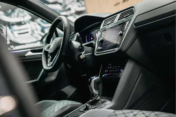 Volkswagen Tiguan 1.5 TSI R-Line Business+ | R-Line | Cruise Control | DSG | Trekhaak | Volkswagen Tiguan 1.5 TSI R-Line Business+ | R-Line | Cruise Control | DSG | Trekhaak |