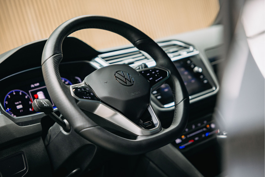 Volkswagen Tiguan 1.5 TSI R-Line Business+ | R-Line | Cruise Control | DSG | Trekhaak | Volkswagen Tiguan 1.5 TSI R-Line Business+ | R-Line | Cruise Control | DSG | Trekhaak |