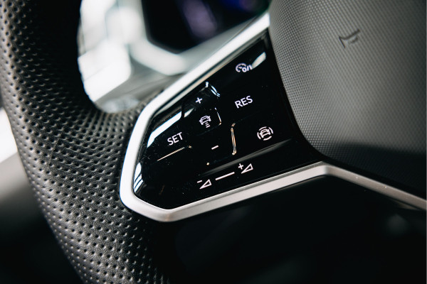 Volkswagen Tiguan 1.5 TSI R-Line Business+ | R-Line | Cruise Control | DSG | Trekhaak | Volkswagen Tiguan 1.5 TSI R-Line Business+ | R-Line | Cruise Control | DSG | Trekhaak |