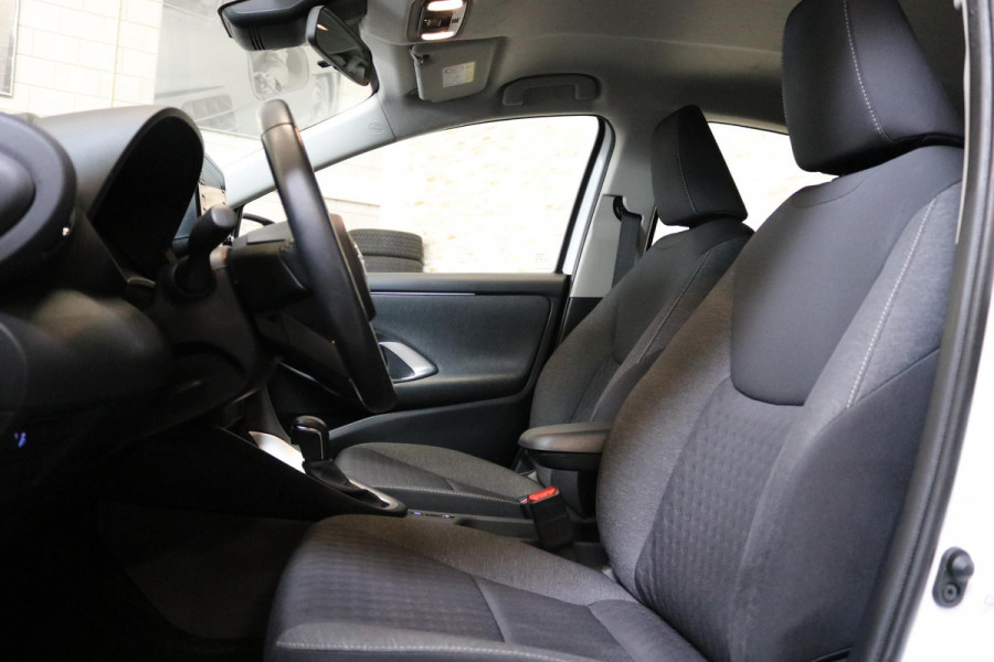 Toyota Yaris 1.5 Hybrid Active | CAMERA | NL AUTO | NAP | Toyota Yaris 1.5 Hybrid Active | CAMERA | NL AUTO | NAP |