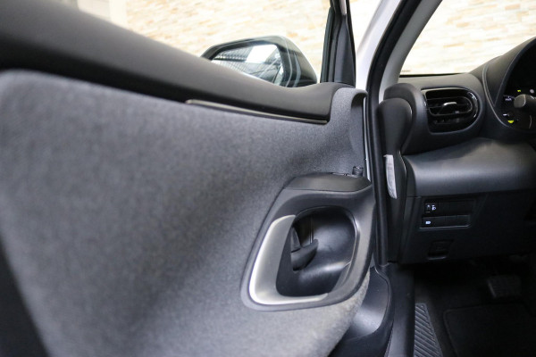 Toyota Yaris 1.5 Hybrid Active | CAMERA | NL AUTO | NAP | Toyota Yaris 1.5 Hybrid Active | CAMERA | NL AUTO | NAP |