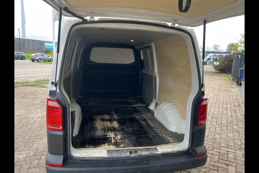 Volkswagen Transporter 2.0 TDI L2H1 Imperiaal/Navi/Trekhaak