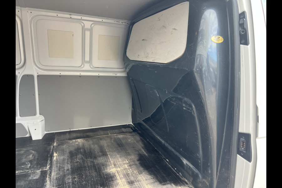 Volkswagen Transporter 2.0 TDI L2H1 Imperiaal/Navi/Trekhaak