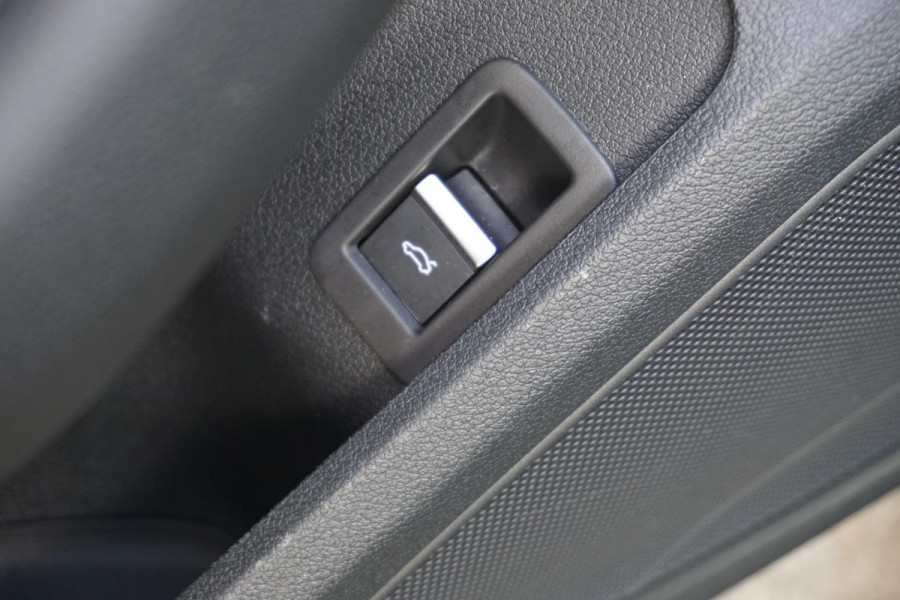 Audi A4 Limousine 35 TFSI 150PK Virtual Cockpit/Sportstoelen/ Origineel Nederlands/1e Eigenaar. Audi A4 Limousine 35 TFSI 150PK Virtual Cockpit/Sportstoelen/ Origineel Nederlands/1e Eigenaar.