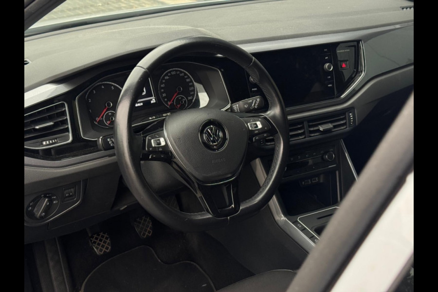 Volkswagen Polo 1.0 TSI Highline NAVI APPLE CARPLAY SPORTVELGEN PDC LEDER Volkswagen Polo 1.0 TSI Highline NAVI APPLE CARPLAY SPORTVELGEN PDC LEDER