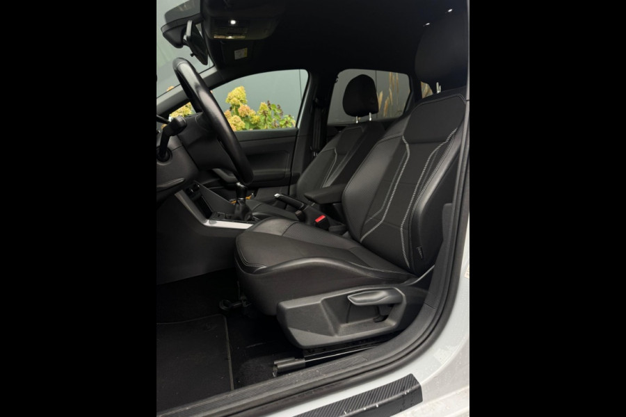 Volkswagen Polo 1.0 TSI Highline NAVI APPLE CARPLAY SPORTVELGEN PDC LEDER Volkswagen Polo 1.0 TSI Highline NAVI APPLE CARPLAY SPORTVELGEN PDC LEDER